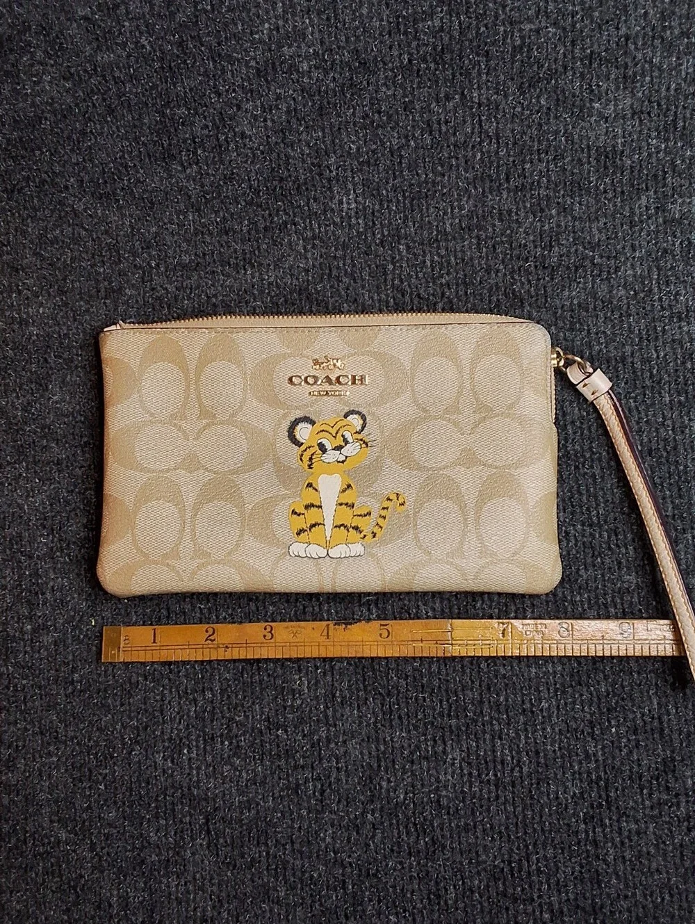 COACH Beige Signature Canvas Tiger Wristlet Pouchbagged. #7698